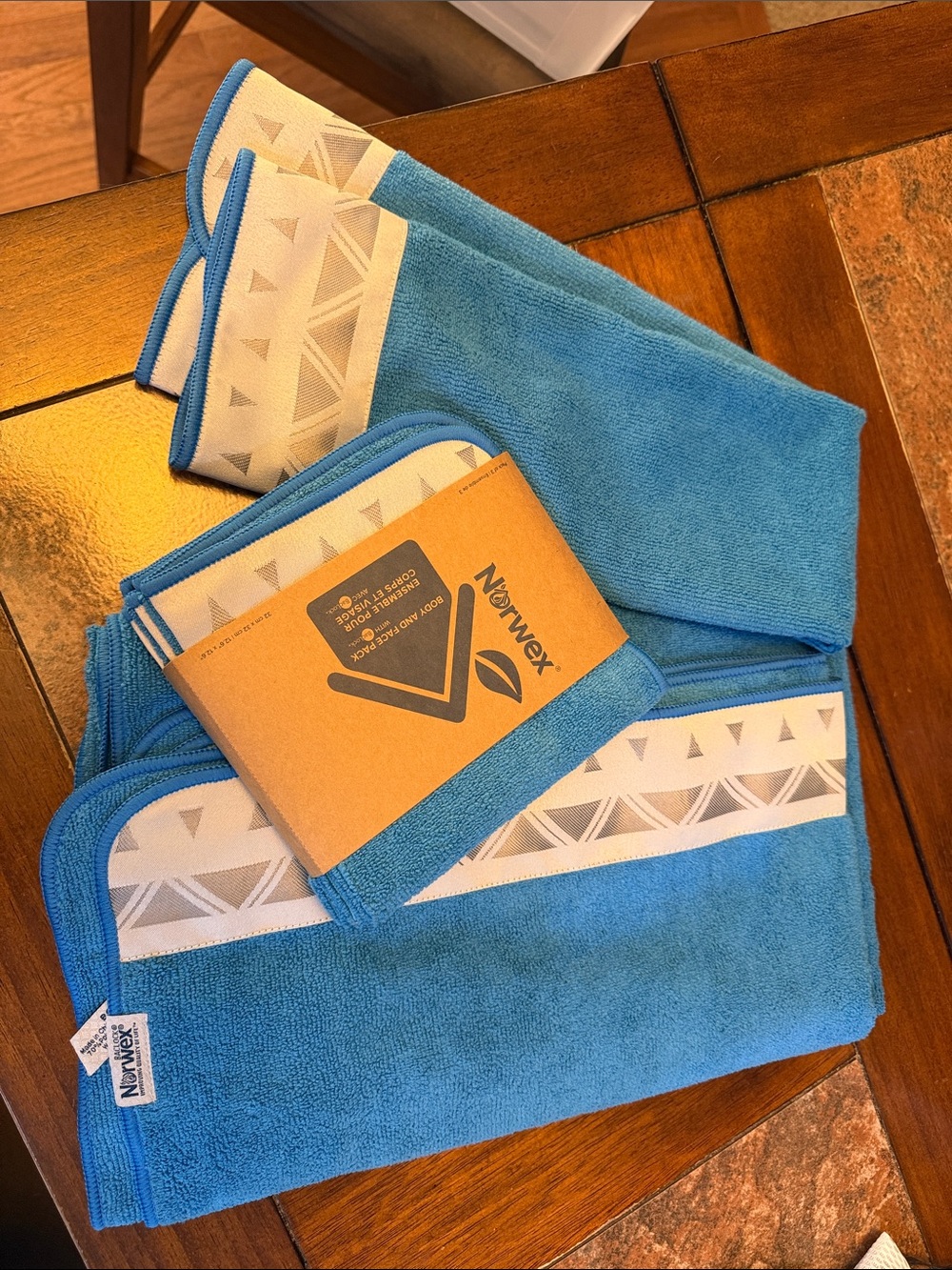 Norwex Blue Microfiber Bath Cloth Set with Geo Trim